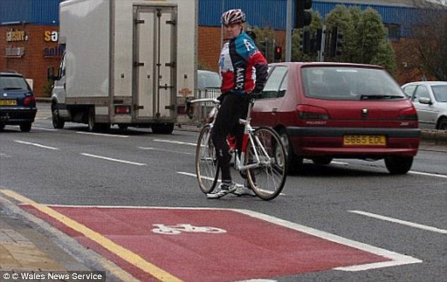 英国街上那些整人的自行车道