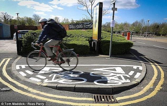 英国街上那些整人的自行车道
