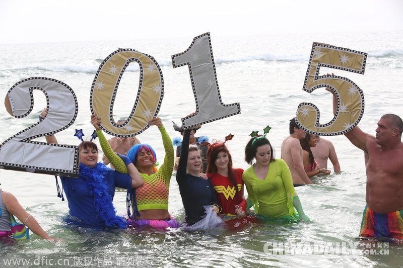你好2015：世界各地民众多种方式迎接新年