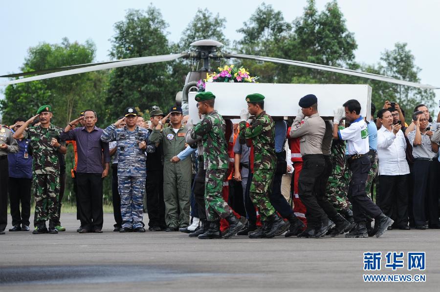 印尼搜救人员打捞起30具遇难者遗体