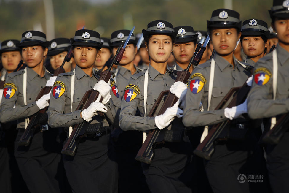 缅甸举行独立节阅兵