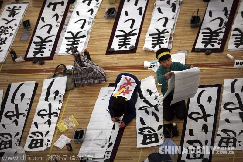 日本举行书法比赛喜迎新年 传承古典文化