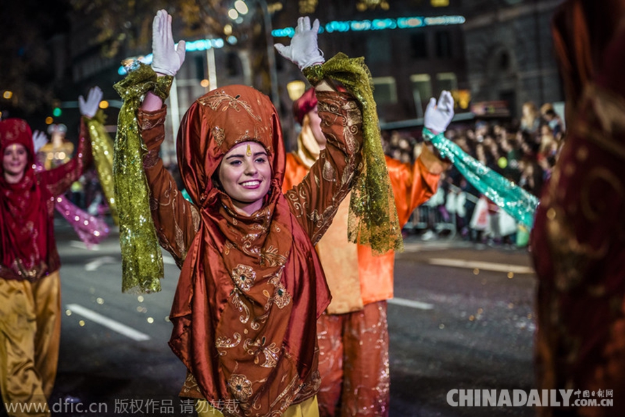 西班牙巴塞罗那举行三王节大游行