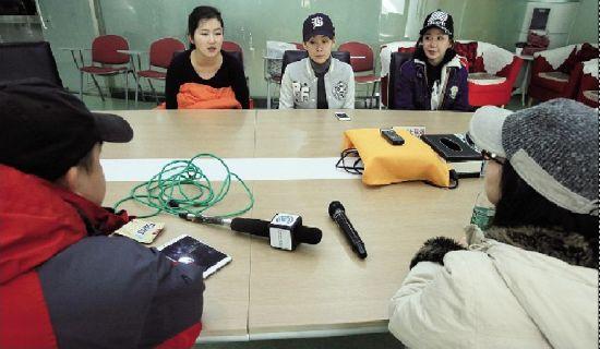 3名女子看节目后赴韩整容失败 示威维权被关警局
