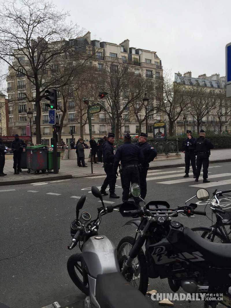 巴黎杂志社遭袭12人丧生 多国多方谴责