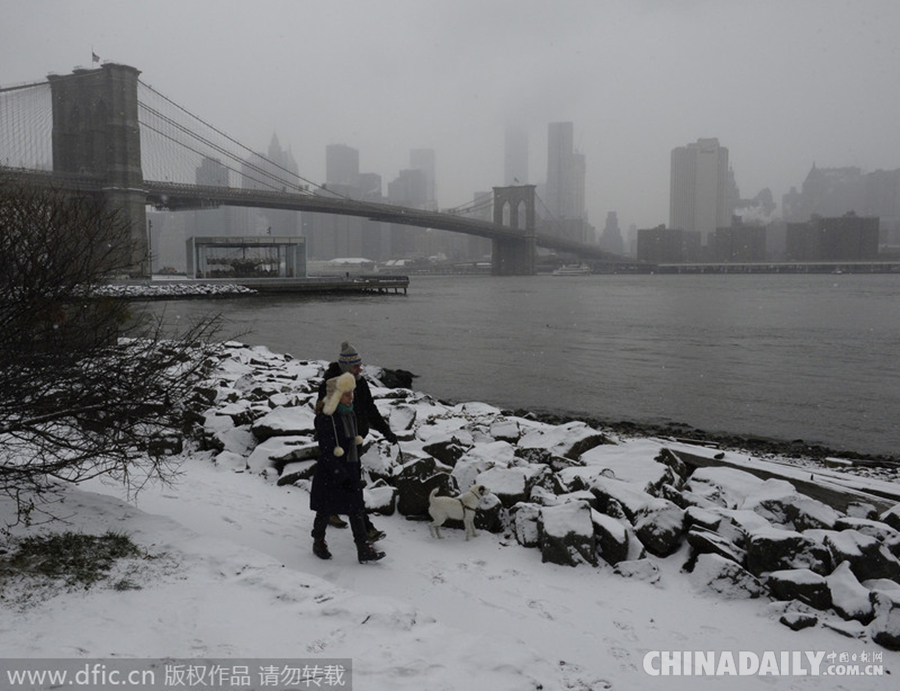 纽约遭超强寒流侵袭 城市被冰冻