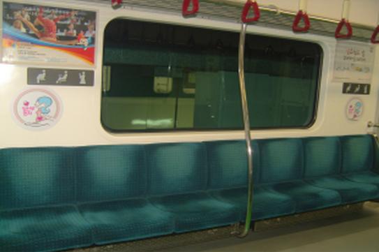 韩国地铁为孕妇设粉色坐席 提醒乘客让座(图)