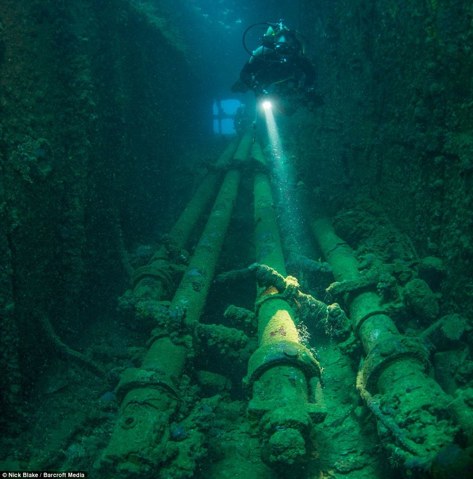 日军舰机坟场 世界最大海底墓地