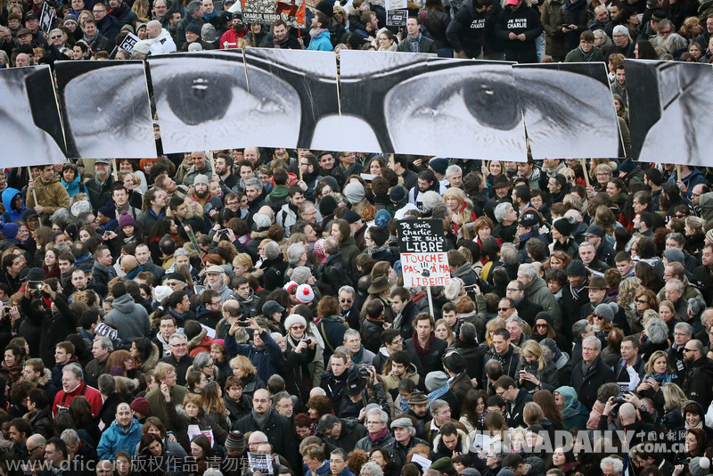 巴黎百万人反恐大游行 数十国政要挽臂并肩前行