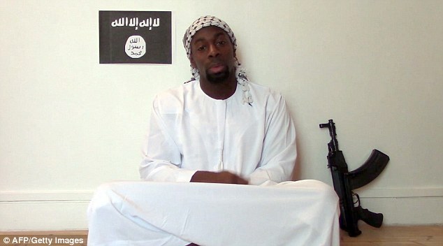 法国杀害女警枪手视频现网络 自称效忠“伊斯兰国”