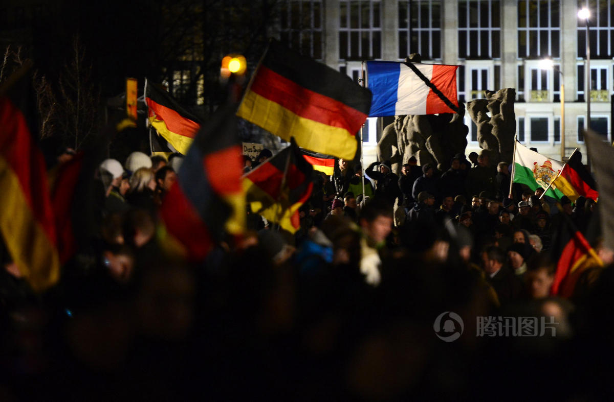 德国30个城市爆发反伊斯兰化游行