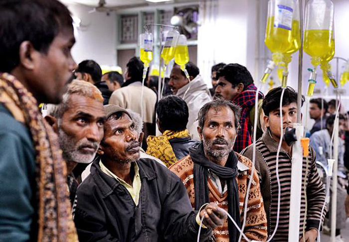印度发生假酒中毒事故 17人死亡百余人送医