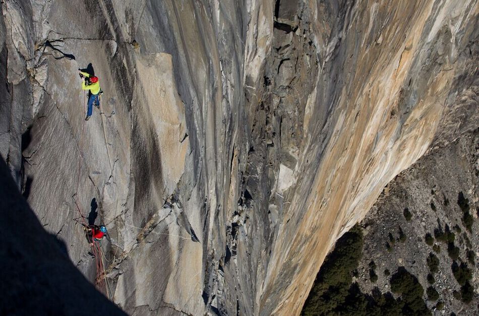 美自由攀岩者挑战绝壁19天登顶创历史