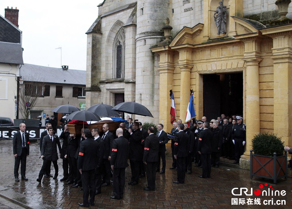 法国《查理周刊》枪击案遇难警察葬礼举行(高清组图)