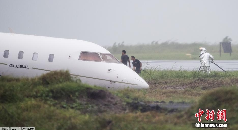 菲律宾一架载有多位高官飞机冲出跑道