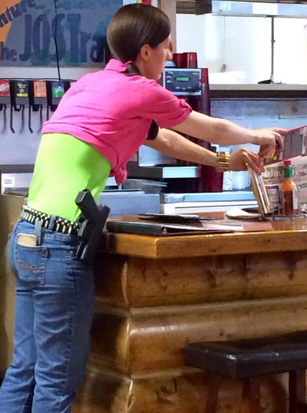 美国“枪手”餐厅可用子弹当小费