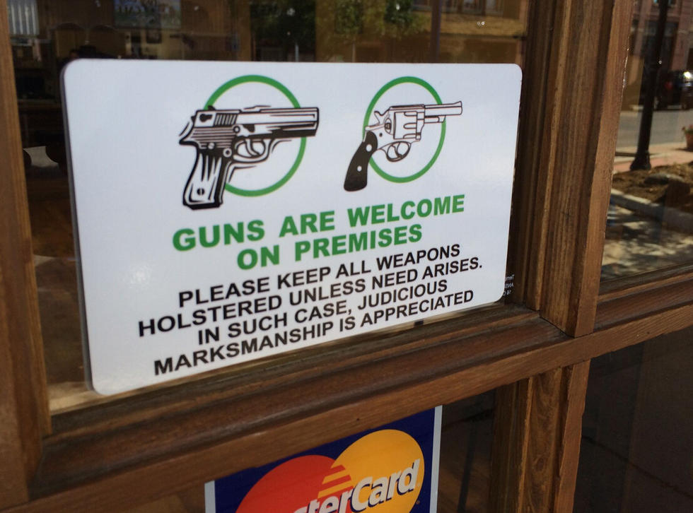 美国“枪手”餐厅可用子弹当小费