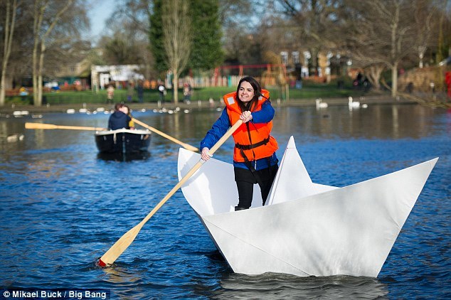 英建3.6米长超级纸船：可搭载1名成年人航行