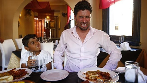 悉尼最辣咖喱八龄童轻松吃下 吓退美食记者