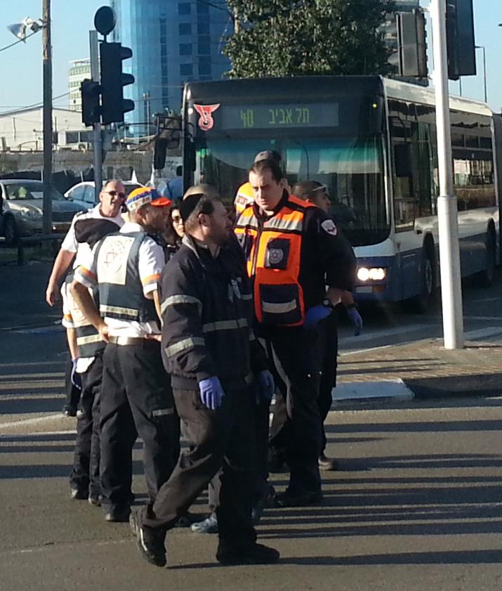 以色列特拉维夫一公交车发生持刀袭击事件 数人受伤
