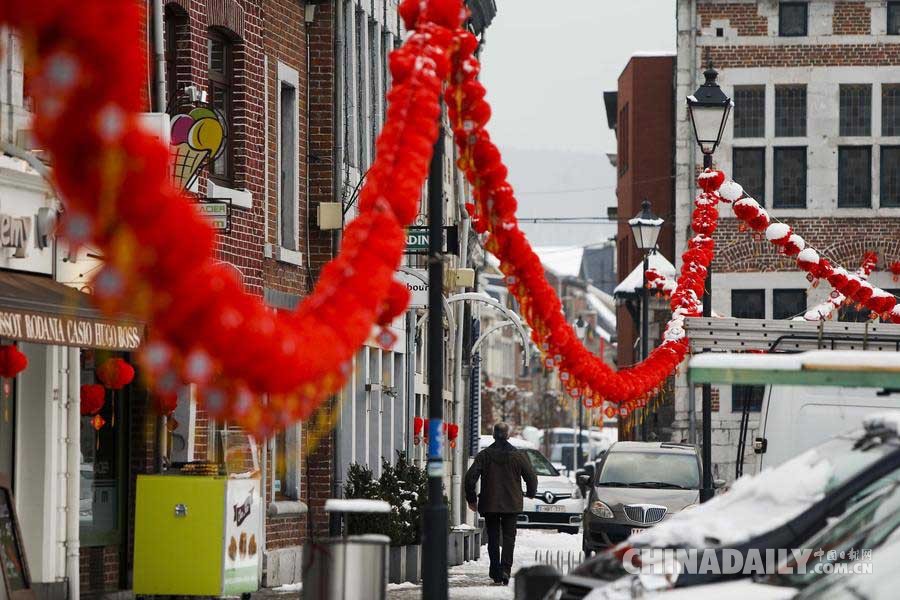 比利时小城“中国年” 2万红灯笼浓浓中国风
