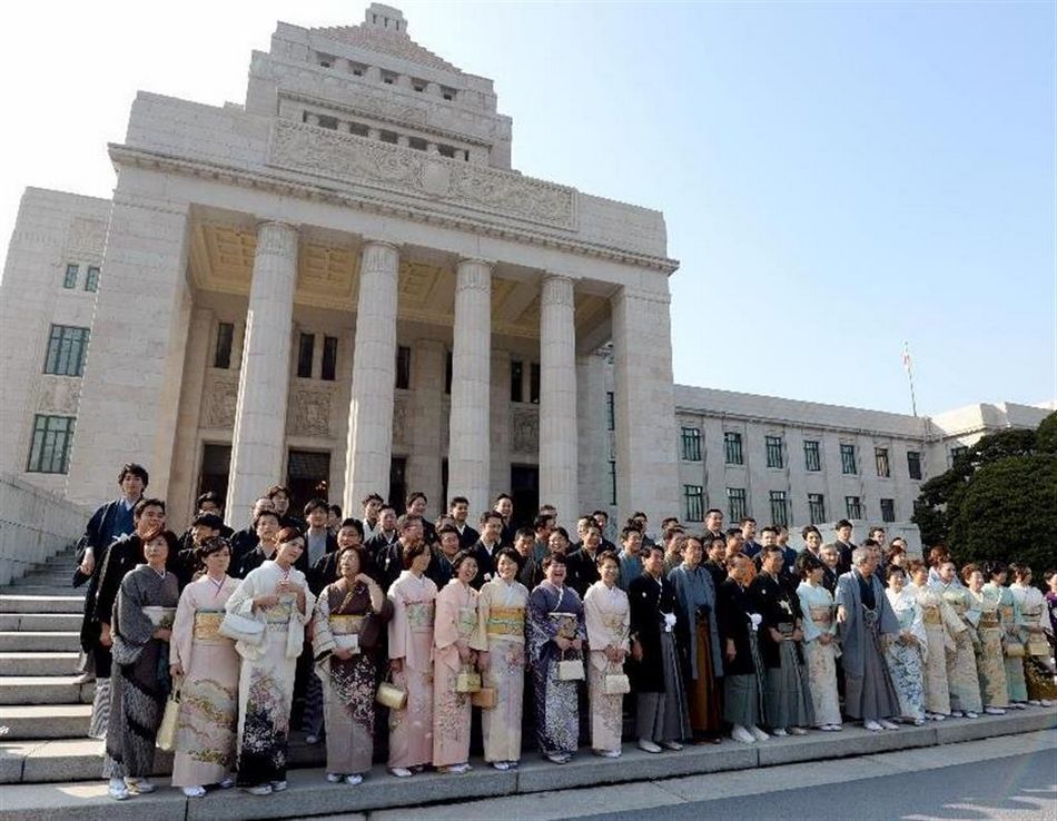 日本例行国会成女议员和服斗艳秀场