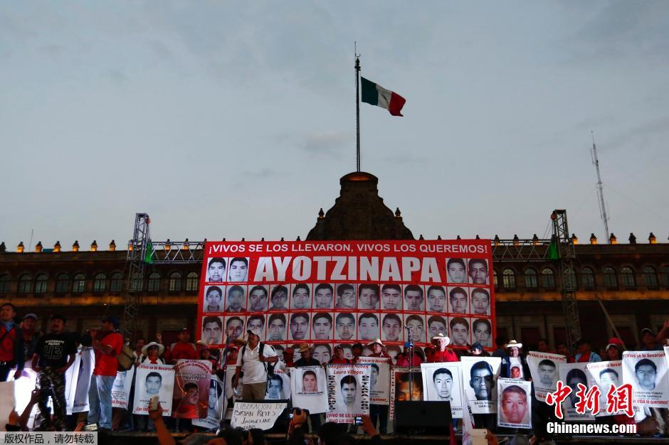 墨西哥民众游行纪念43名学生失踪4个月