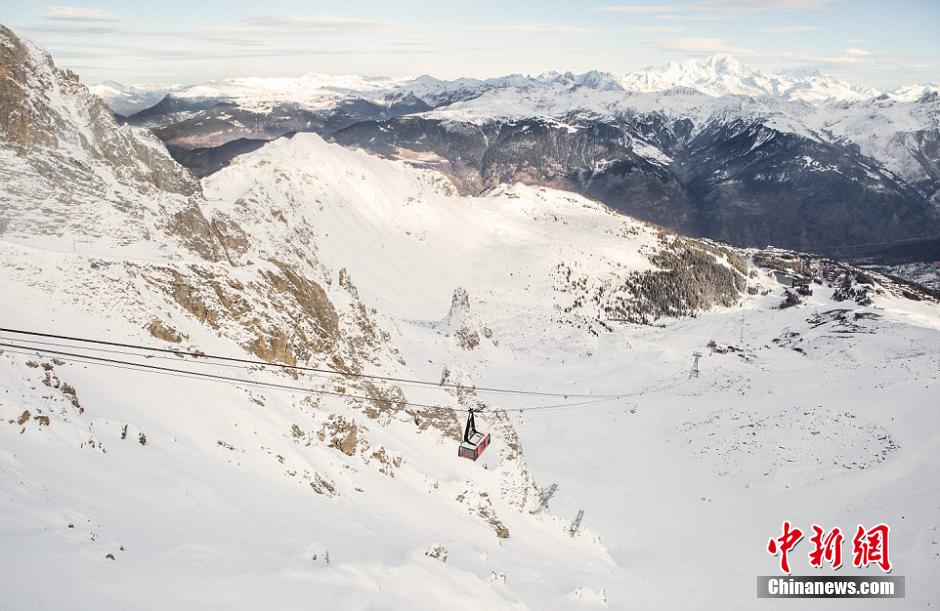 法国滑雪胜地推2700米“空中卧室”服务