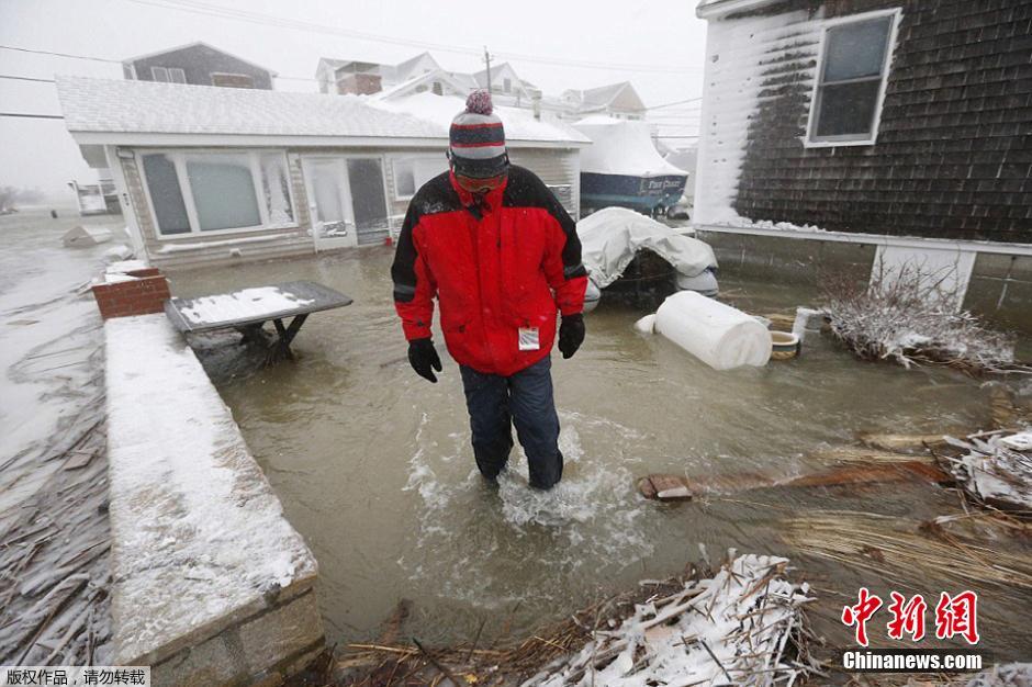 美国马萨诸塞州遭受暴雪洪水双重袭击