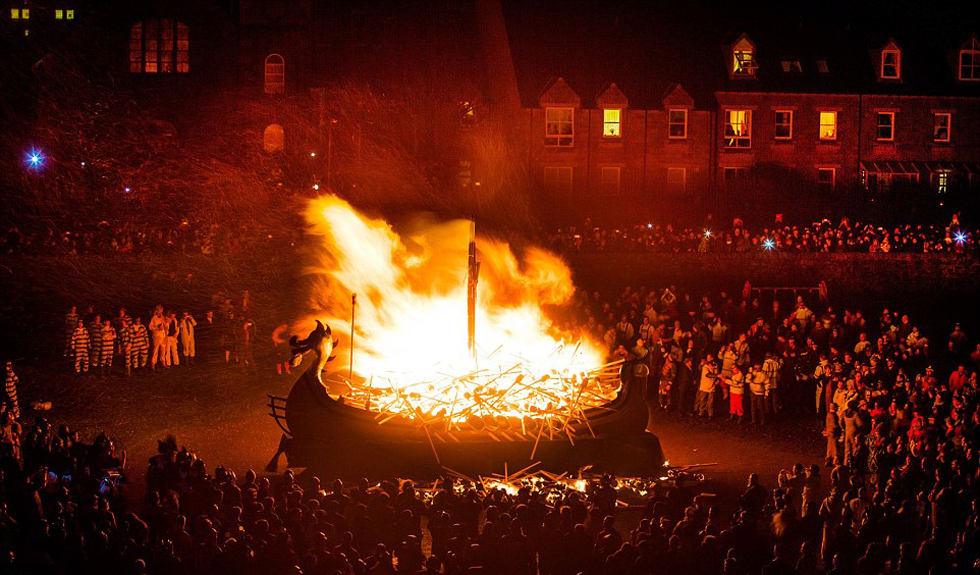 设得兰群岛庆祝维京火祭节 焚烧