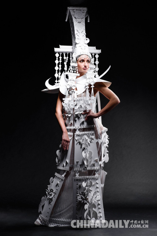 乌克兰艺术家创作纸雕婚纱 神还原蒙古婚纱亦柔亦刚