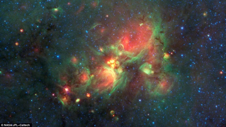 太空望远镜拍摄宇宙中神秘“黄球” 助科学家研究恒星形成