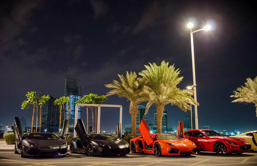卡塔尔街头豪华跑车随处可见 酷炫吸睛