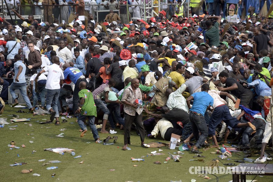 尼日利亚选举集会现暴力踩踏事件 