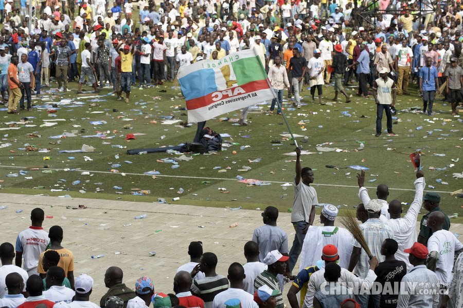 尼日利亚选举集会现暴力踩踏事件 