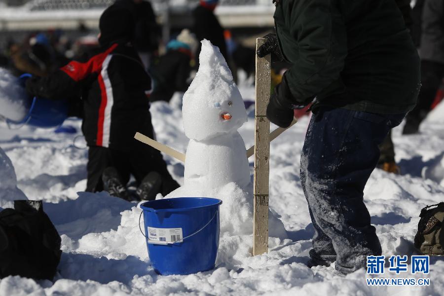 雪人“总动员” 冲击堆雪人吉尼斯世界纪录