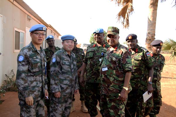 肯尼亚陆军司令访问南苏丹中国维和二级医院