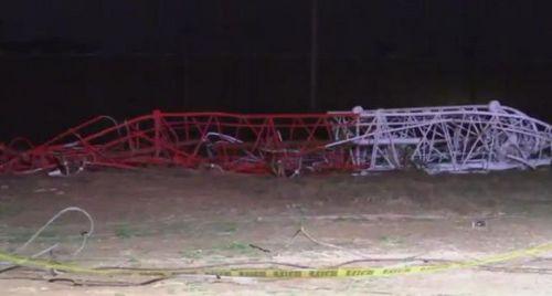 小型飞机坠毁撞到美国得州电视塔 致1人死亡