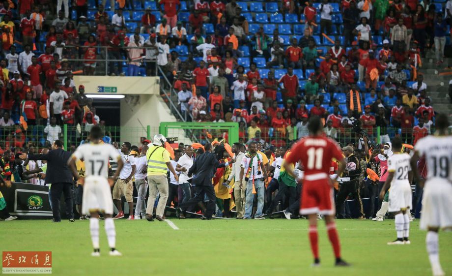 非洲杯半决赛发生球迷骚乱 直升机出动