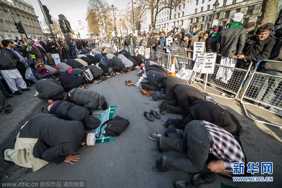 伦敦数千穆斯林游行 抗议法《查理周刊》亵渎先知