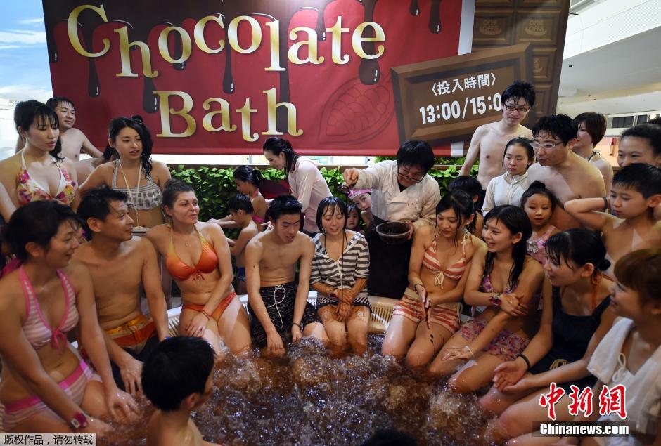 日本商家推出巧克力温泉 迎接情人节