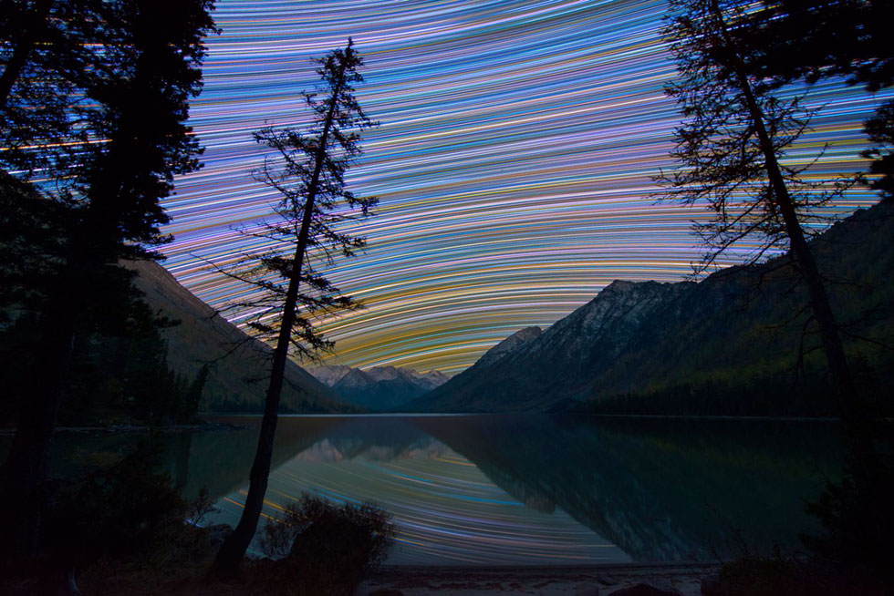 俄摄影师拍夜空星轨图 绚丽如万花筒(组图)