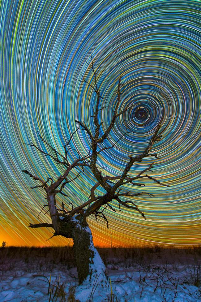 俄摄影师拍夜空星轨图 绚丽如万花筒(组图)