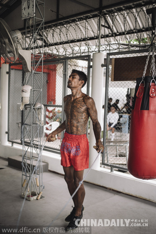 泰国监狱举办囚犯拳击赛 胜者可减刑或获释（组图）