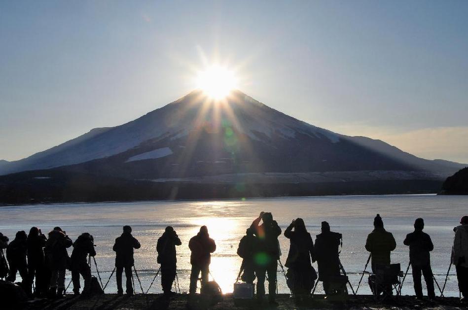 日本惊现“钻石富士”奇景