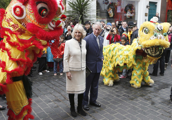 英王储查尔斯携妻游伦敦中国城 为中国文化中心剪彩