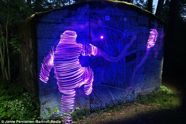 芬兰艺术家LED灯打造动感光影涂鸦