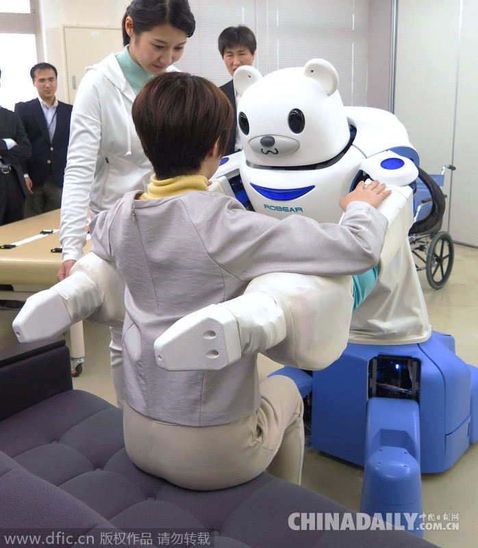 日本护理机器人萌萌哒 动作轻柔可模拟怀抱感