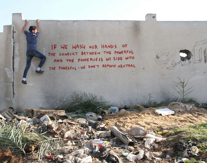 加沙废墟重现英国涂鸦艺术家班克西作品