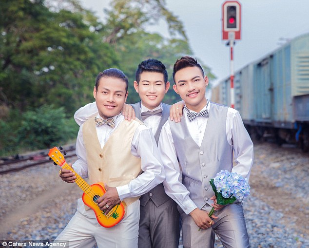 泰国同性恋者举行三人婚礼